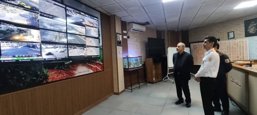 هم اکنون بازدید دکتر قادری از مرکز فرماندهی آتش نشانی شیراز