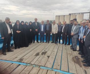 بازدید دکتر جعفر قادری رئیس و اعضای کمیسیون حمایت از تولید از سازمان بنادر و کشتیرانی بندر امام خمینی (ره) خوزستان